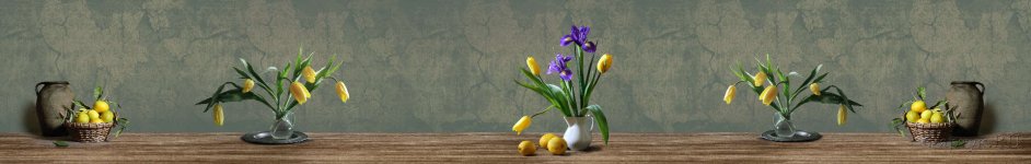 Скинали — Цветы в вазах на деревянном столе