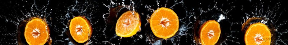 Скинали — Половинки апельсина и капли воды на черном фоне