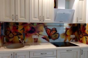 Фартук для кухни фото: бабочки на цветах, заказ #ГМУТ-220, Белая кухня.