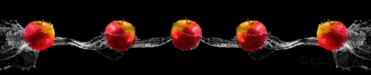 Скинали — Сочное яблоко на черном фоне