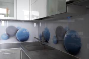 Стеновая панель фото: 3d шары , заказ #ИНУТ-1830, Серая кухня.