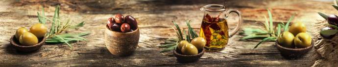 Скинали — Оливки и масло в графине