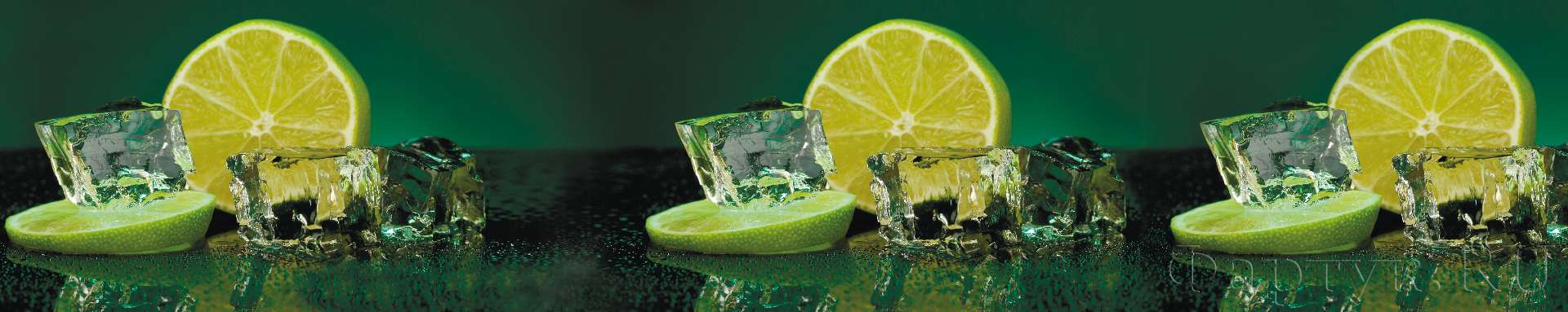 Лимон и лед на зеленом фоне