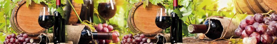 Скинали — Красное вино и виноград на фоне винных бочек