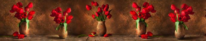 Скинали — Красные тюльпаны в керамические вазах