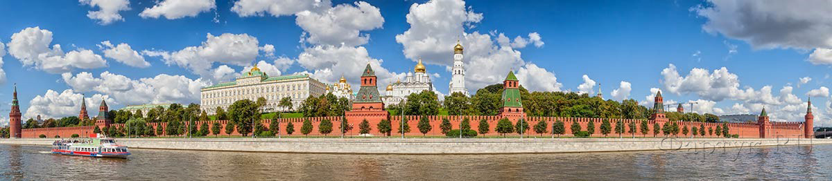 Скинали — Московский Кремль под синим небом
